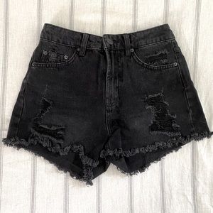 High rise short black denim.